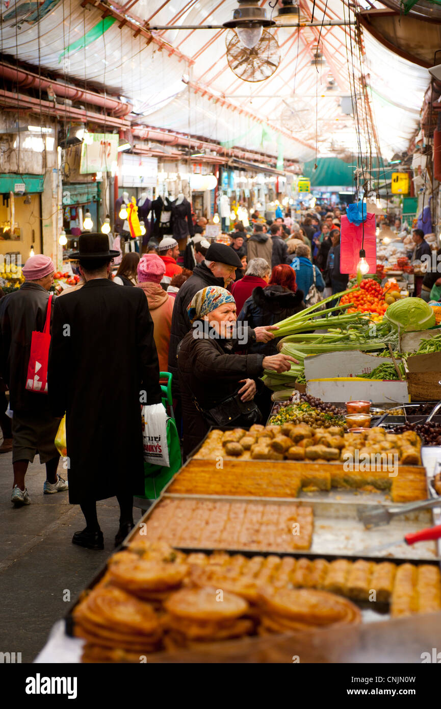 Middle East Israel Jerusalem mehane Yehuda market busy day at the market Stock Photo