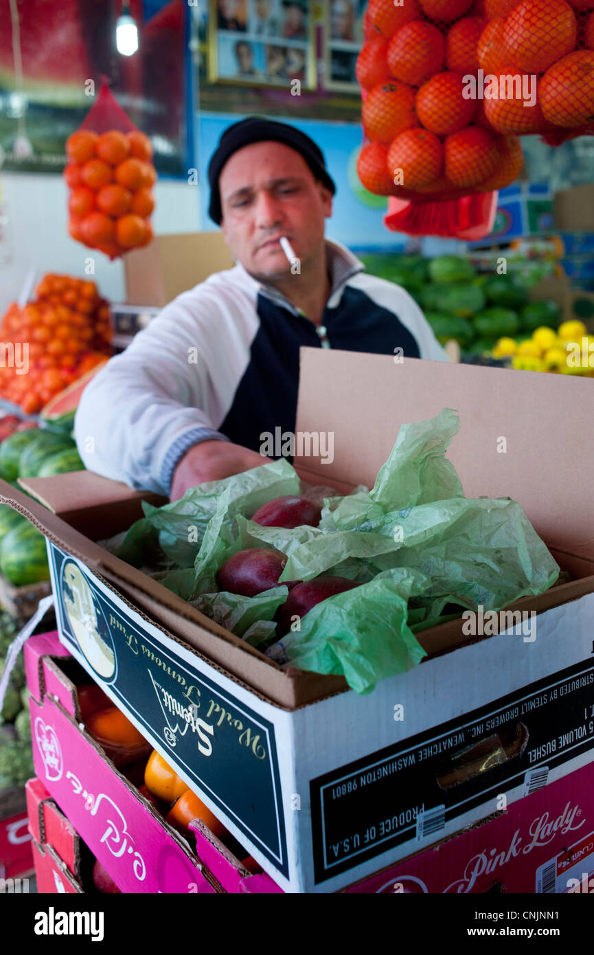 Middle East Israel Tel Aviv - the Carmel Market - man unpacking produce from the United States apples Stock Photo