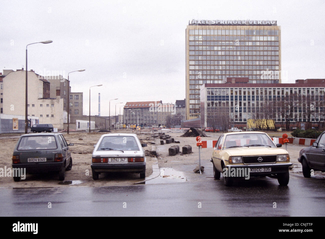 Checkpoint Charlie At Friedrichstrasse - Berlin Wall 1991 Stock Photo ...