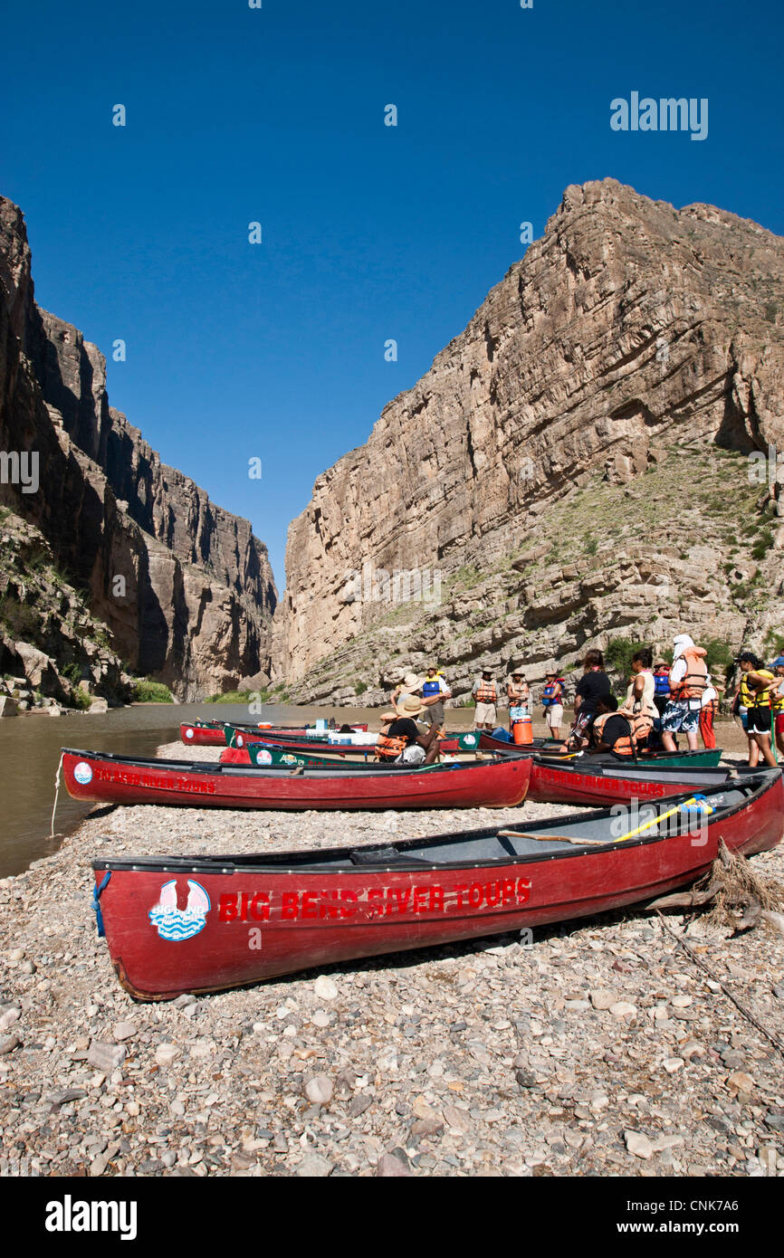 North America, USA, Texas, Brewster, Big Bend National Park, canoeing Rio Grande at Santa Elena