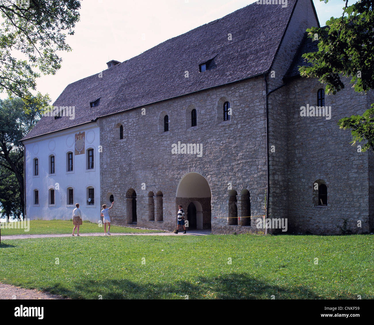 Karolingische Torhalle auf der Fraueninsel im Chiemsee in Oberbayern Stock Photo