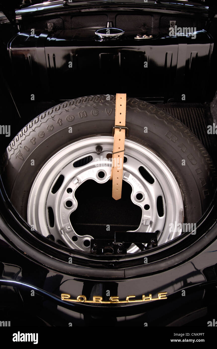 Porsche 550 Spyder James Dean replica Stock Photo - Alamy, image size:863x1390