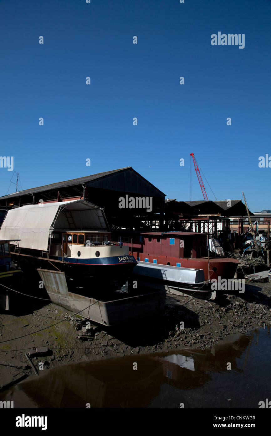 olivers boat yard brentford london england Stock Photo Alamy