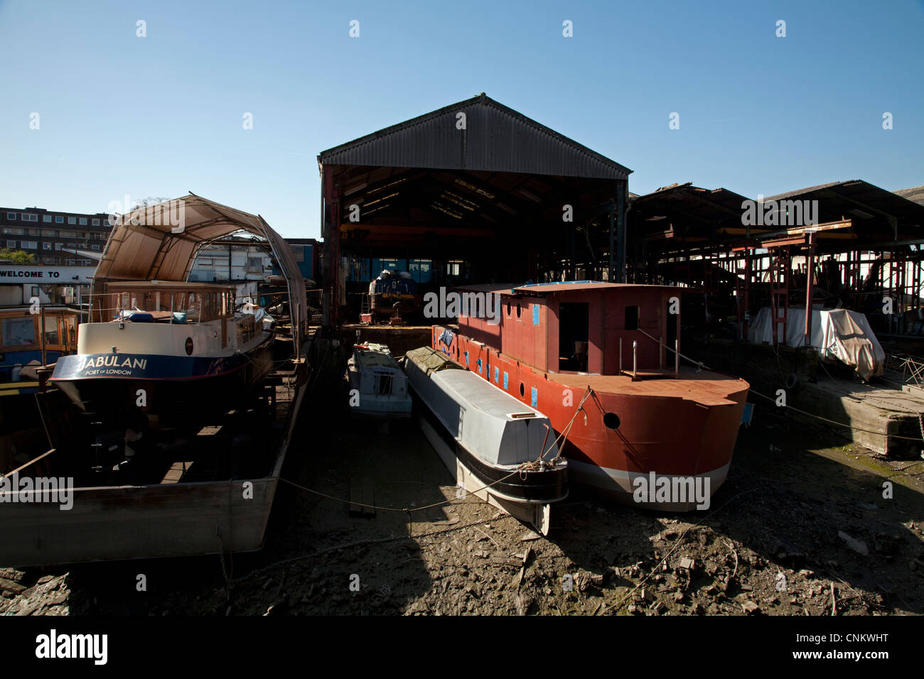 olivers boat yard brentford london england Stock Photo Alamy