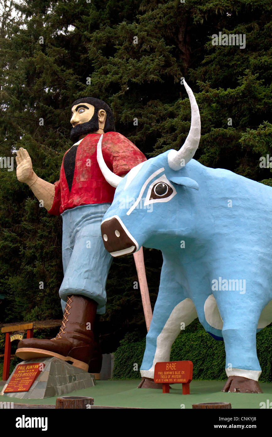 Paul Bunyan and Babe the Blue Ox statues at Trees of Mystery, a roadside attraction located in Klamath, California, USA. Stock Photo