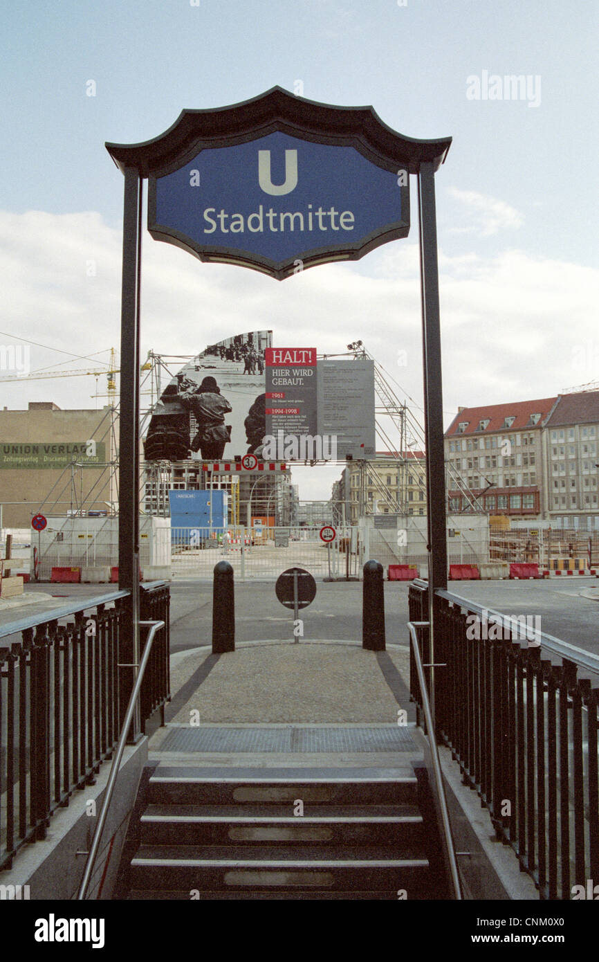 Checkpoint Charlie at Friedrichstrasse - Berlin Wall. Stadtmitte  underground station Stock Photo - Alamy