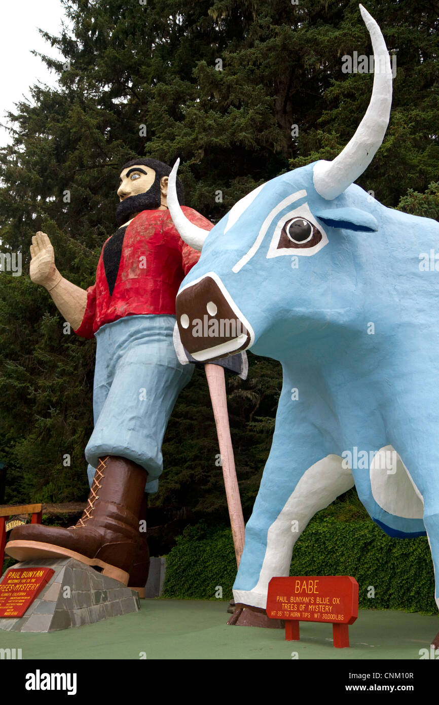 Paul Bunyan and Babe the Blue Ox statues at Trees of Mystery, a roadside attraction located in Klamath, California, USA. Stock Photo