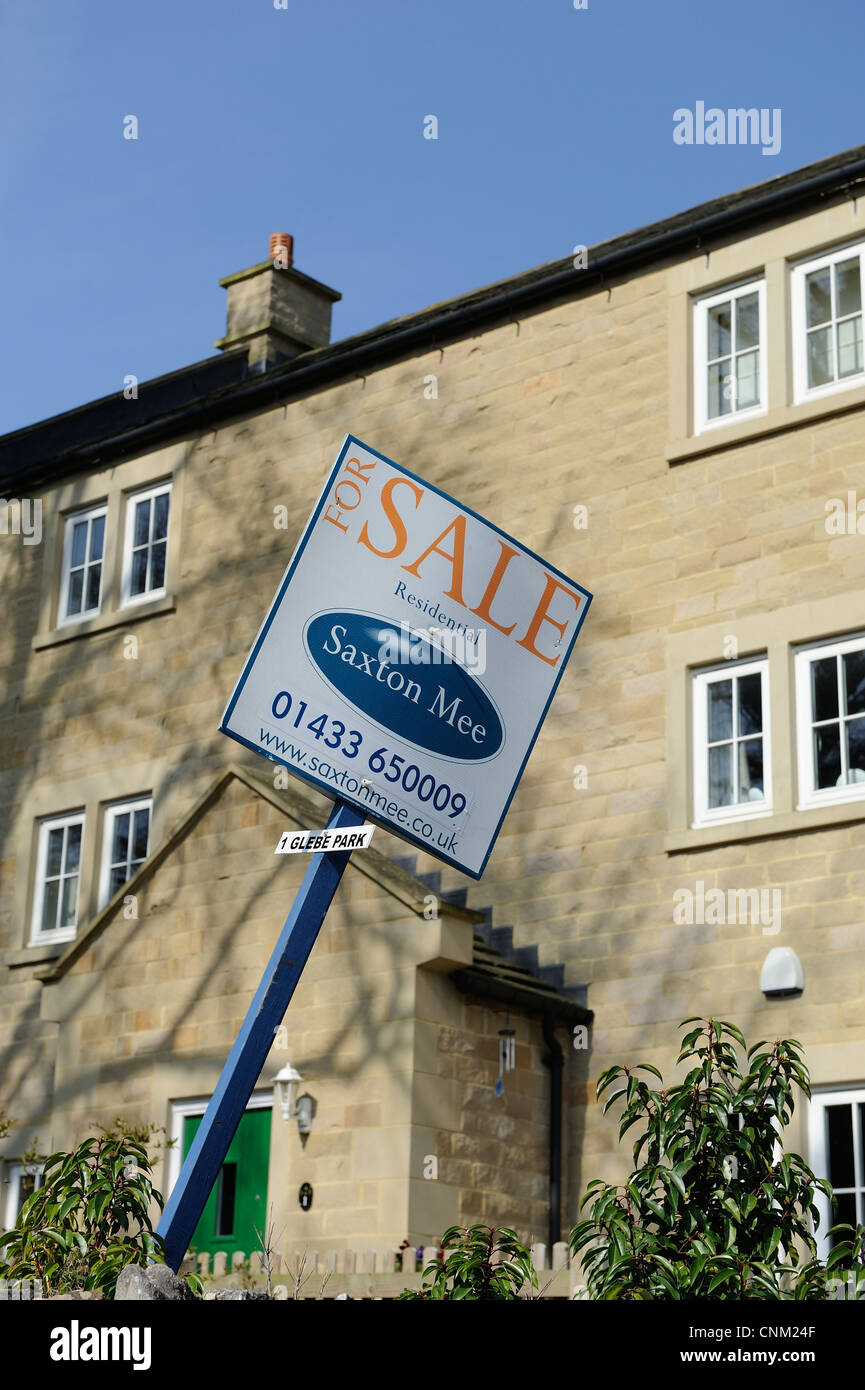 for sale sign falling over eyam derbyshire england Stock Photo Alamy