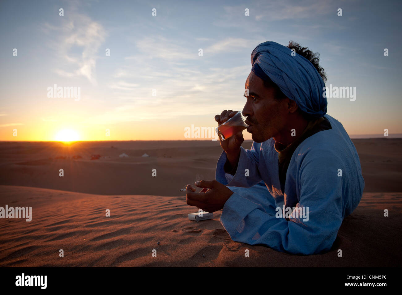 Tuareg tea and sahara and morocco hires stock photography and images