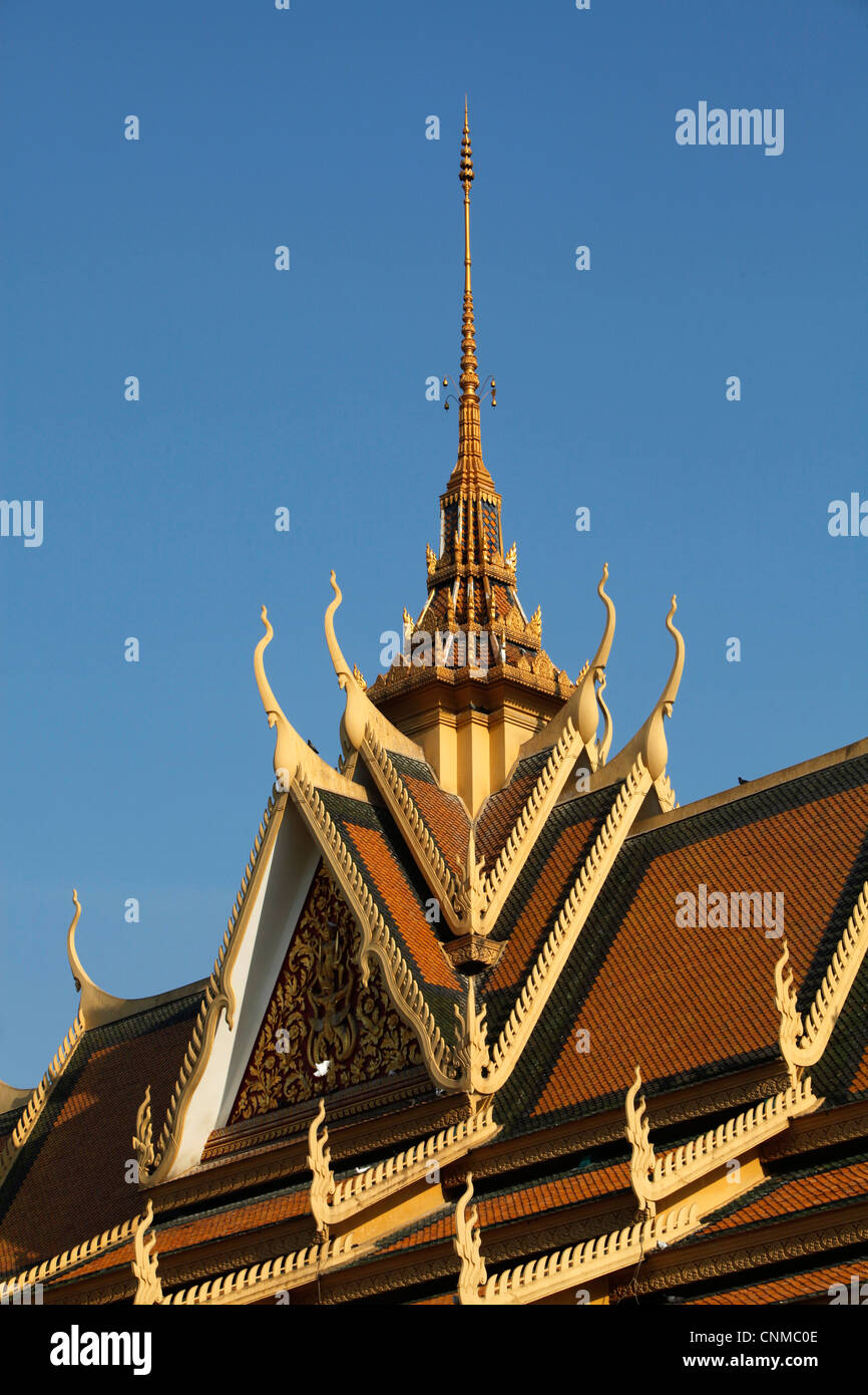 Wat Preah Keo Morakot (Silver Pagoda) (Temple of the Emerald Buddha), Phnom Penh, Cambodia, Indochina, Southeast Asia, Asia Stock Photo