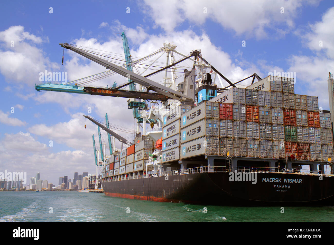 Maersk sealand cargo ship hires stock photography and images Alamy