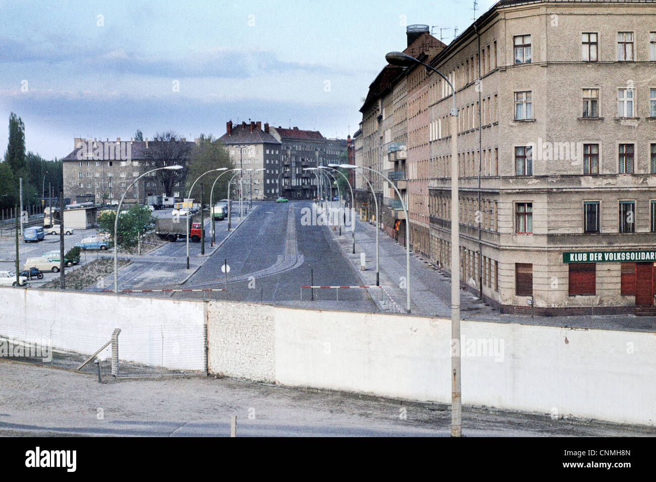 The Berlin Wall at Bernauer Strasse Stock Photo - Alamy