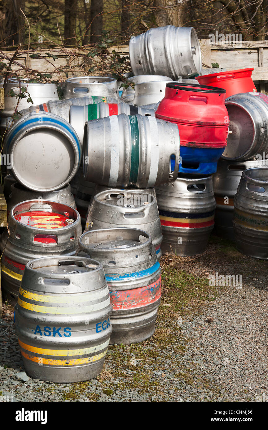 Empty Beer Kegs Outside The Old Dungeon Ghyll Hotel Langdale Valley Lake District National Park Cumbria England United Kingdom Stock Photo