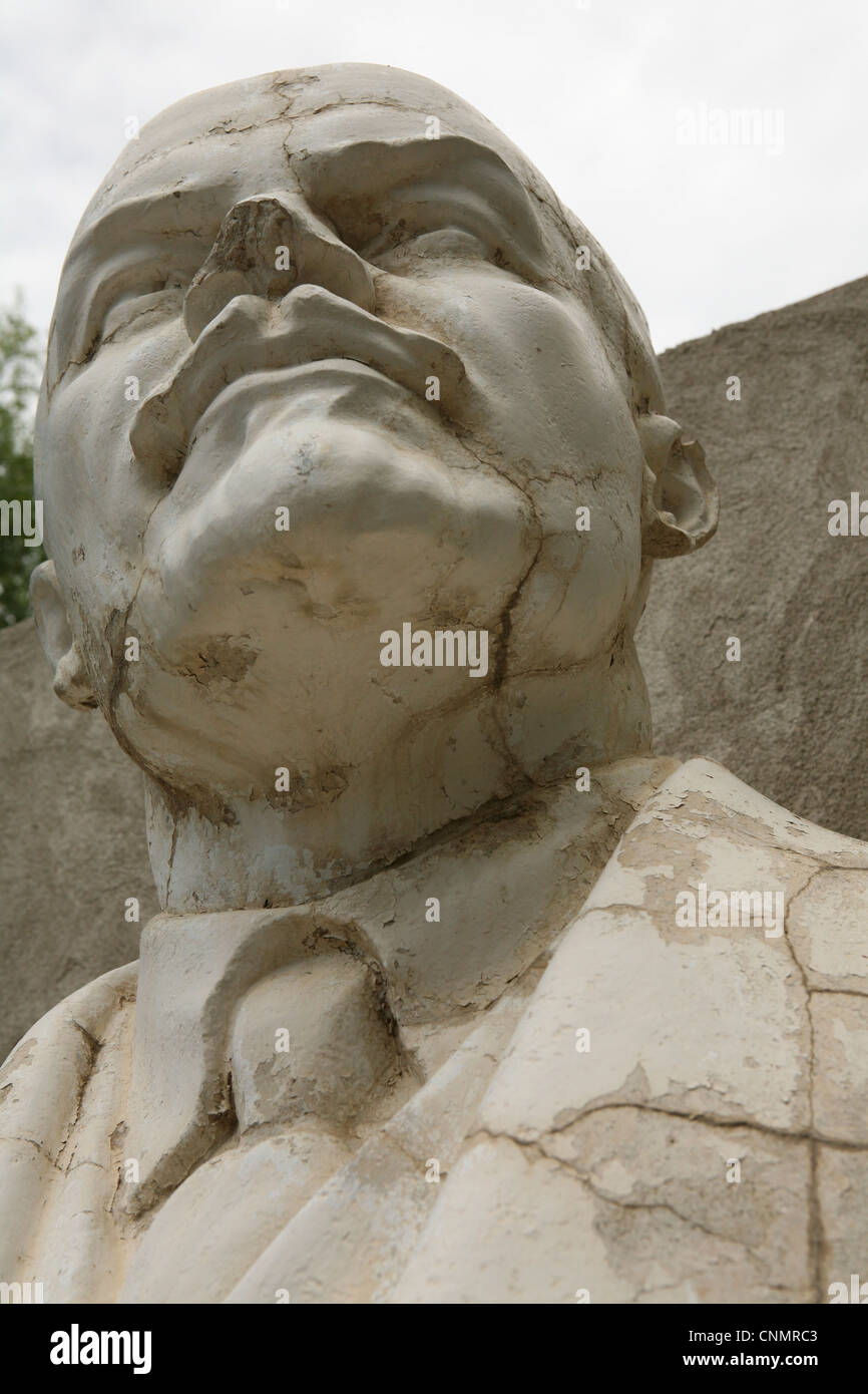 Lenin monument in an abandoned Young Pioneer Camp in Barskoon on the south shore of Issyk Kul Lake, Kyrgyzstan. Stock Photo