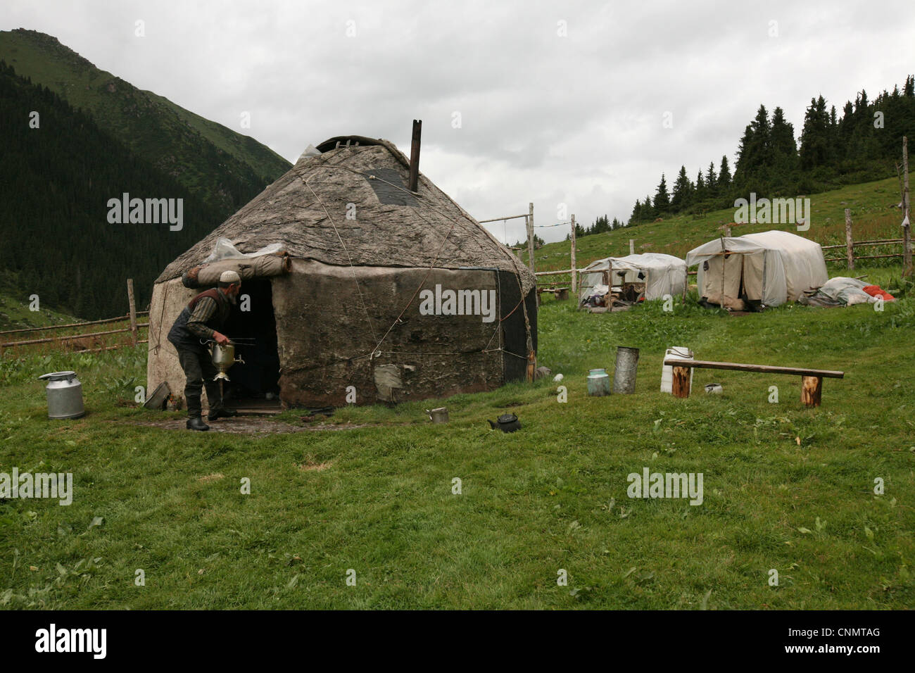 Traditional Kyrgyz yurt in the Jeti-Oguz Valley in Terskey Ala-Too mountain range, Tian Shan, Kyrgyzstan. Stock Photo