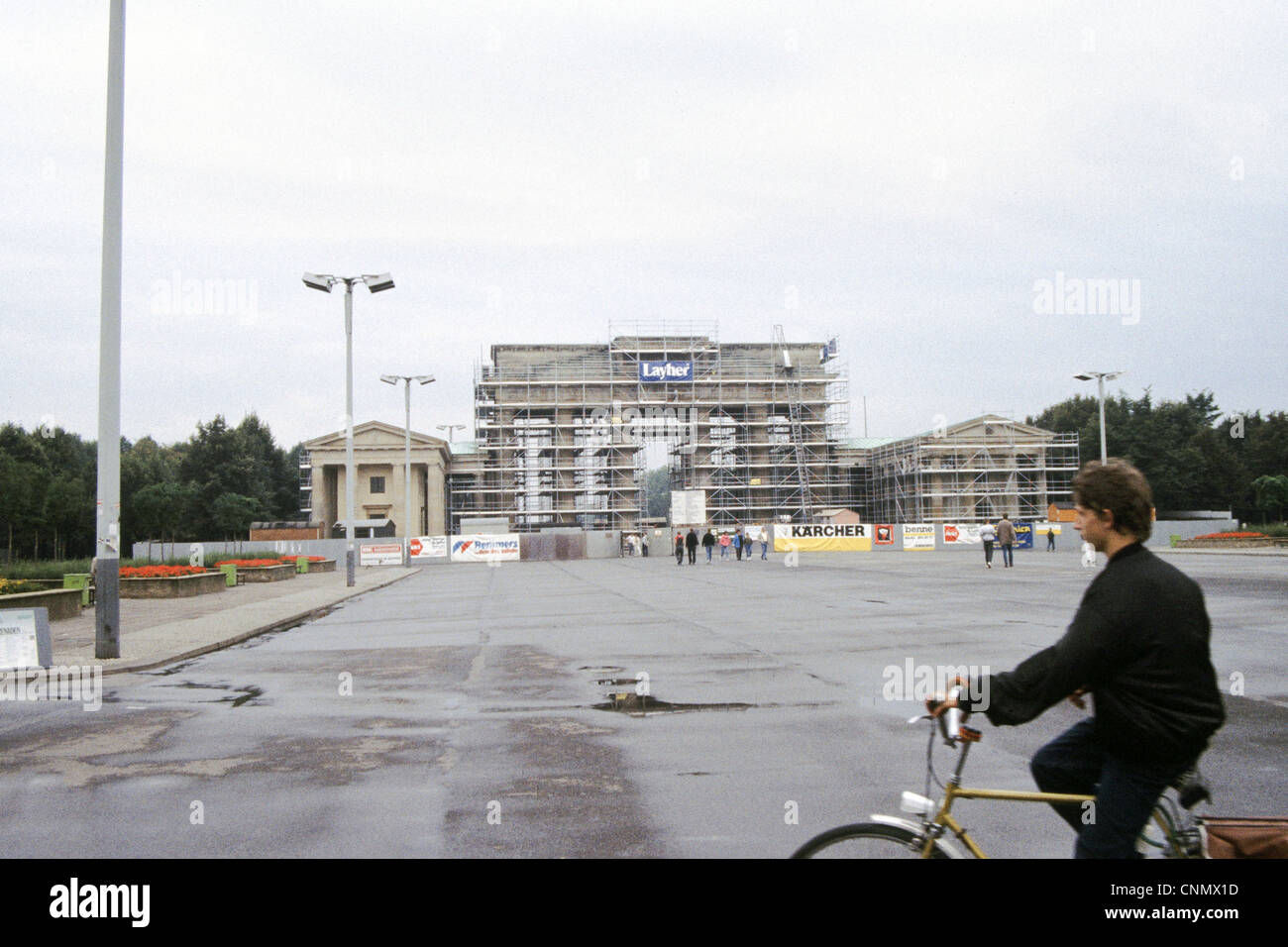 The Berlin Wall at the Brandenburg Gate in 1990 Pariser Platz Stock