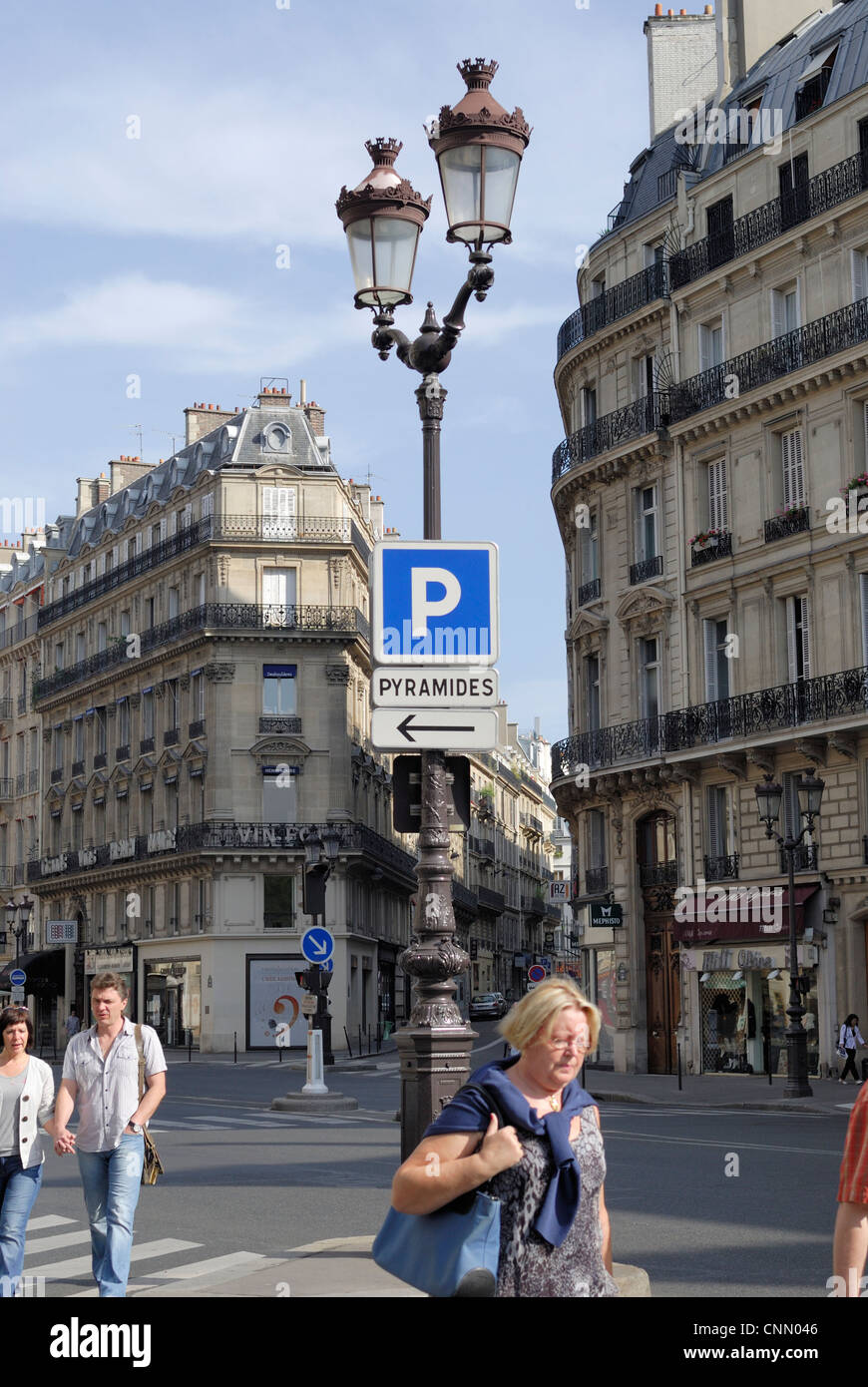 Pyramides direction sign at the Intersection of Avenue de l'Opéra and
