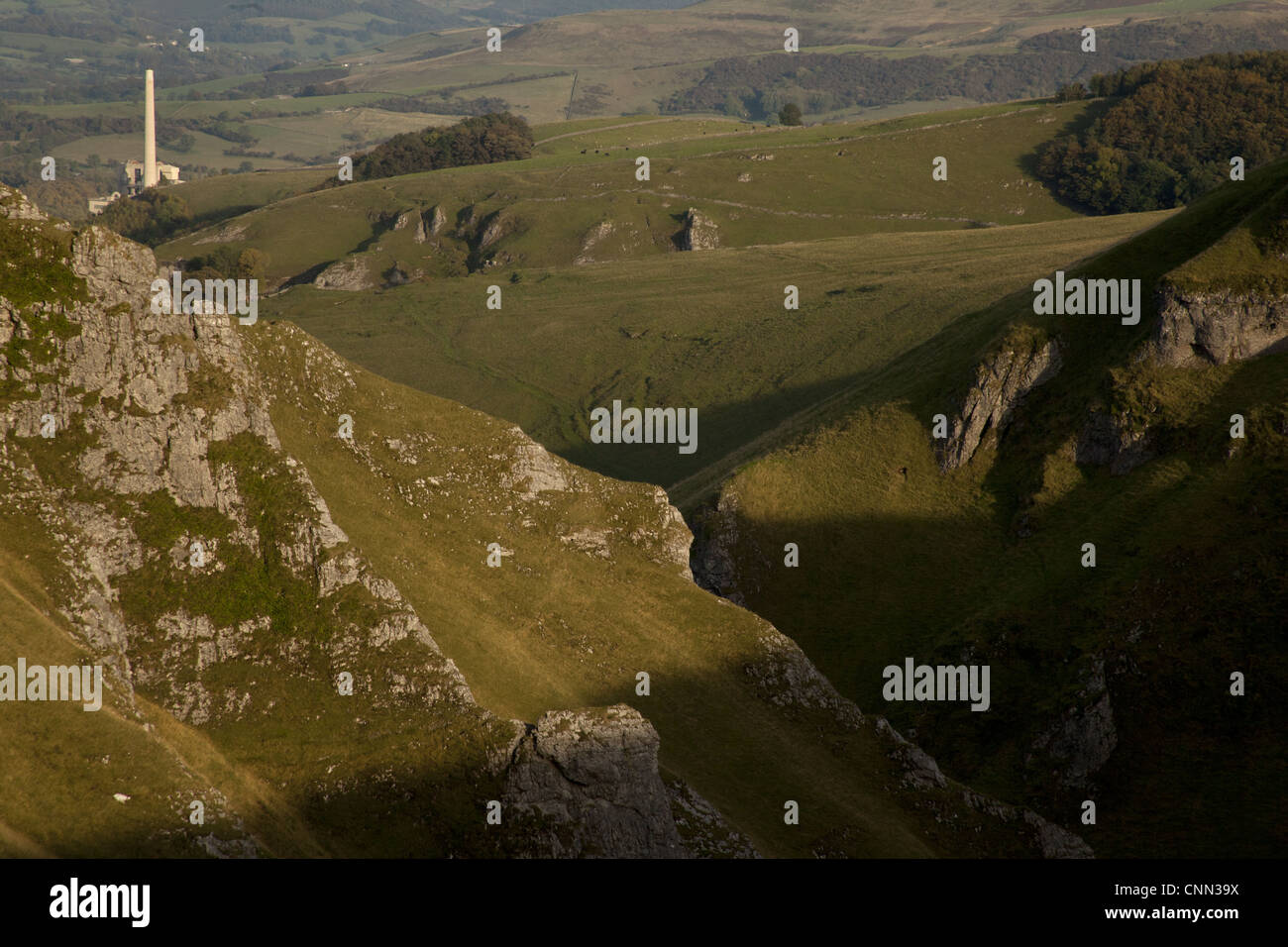 View of moorland with limestone pinnacles, Winnats Pass, Hope Valley, Peak District, Derbyshire, England Stock Photo
