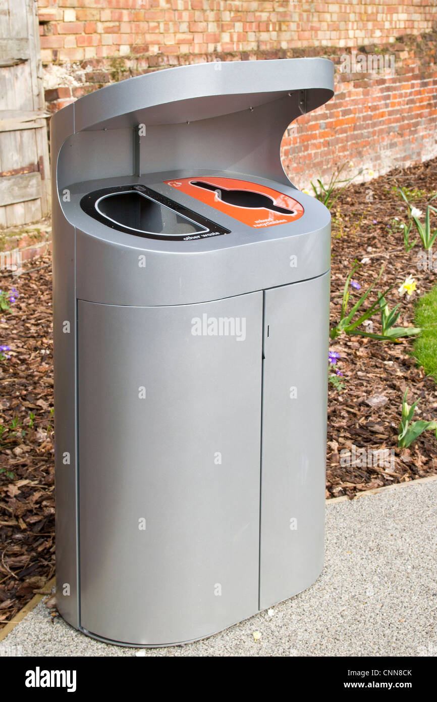 Recycle bin hi-res stock photography and images - Alamy