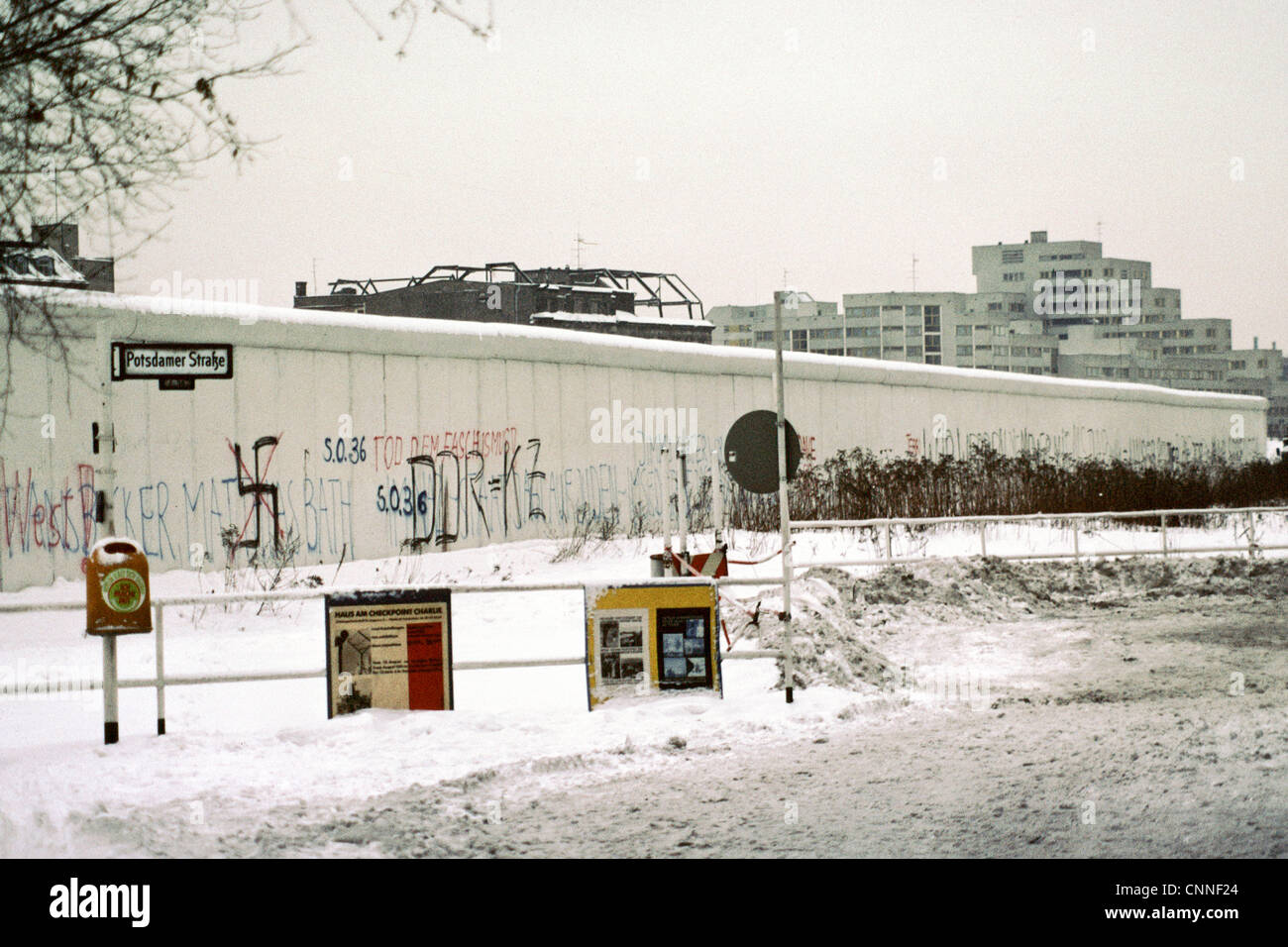 Berlin Wall 1970s High Resolution Stock Photography And Images Alamy