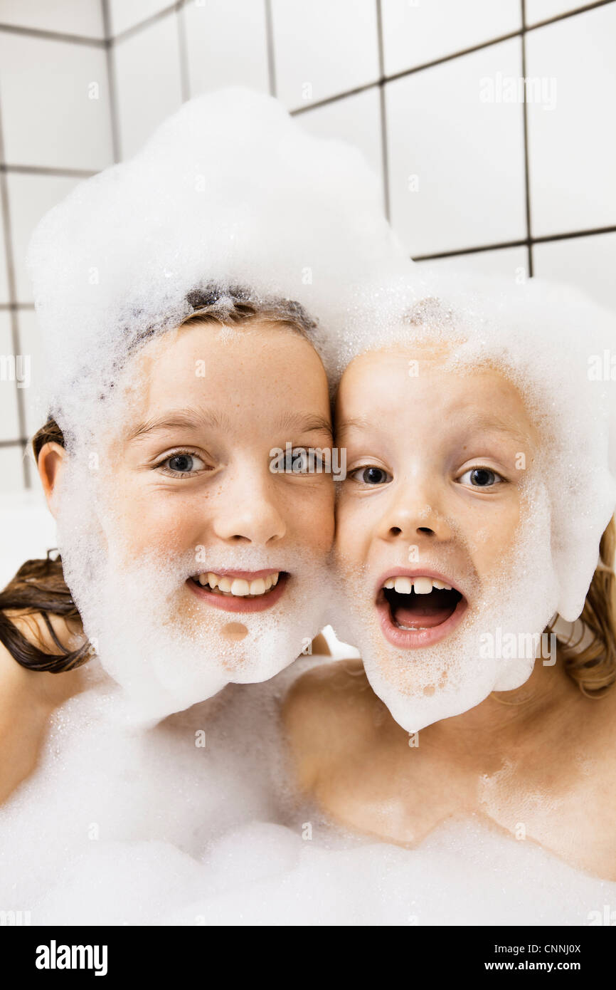 Children playing with bubbles in bath Stock Photo Alamy