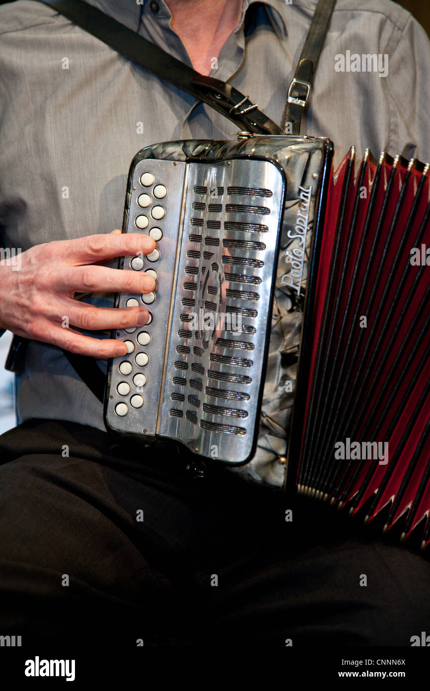 Traditional accordion music online