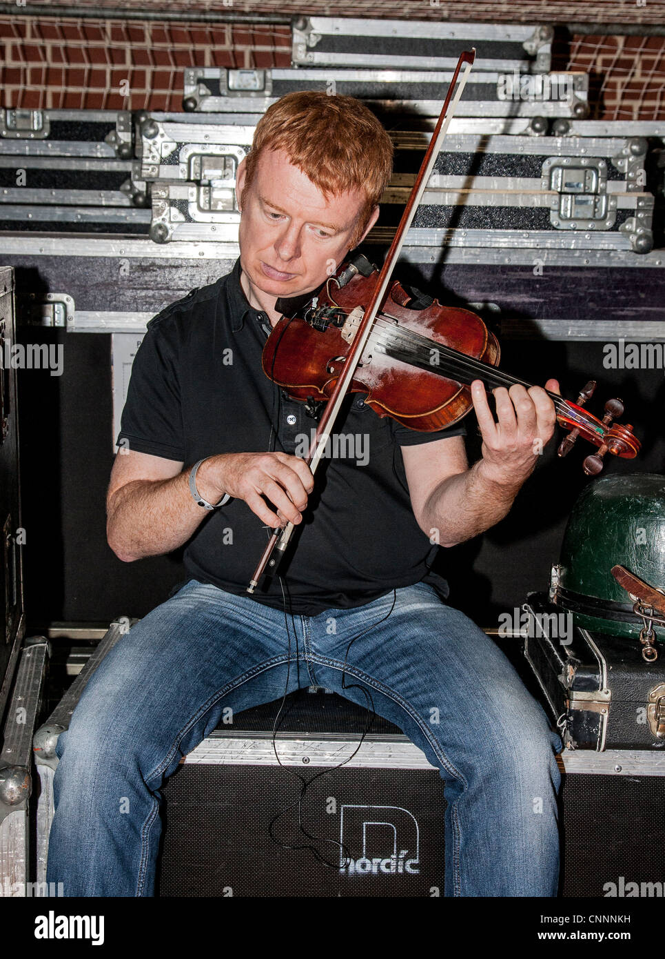 Traditional irish fiddle player hires stock photography and images Alamy