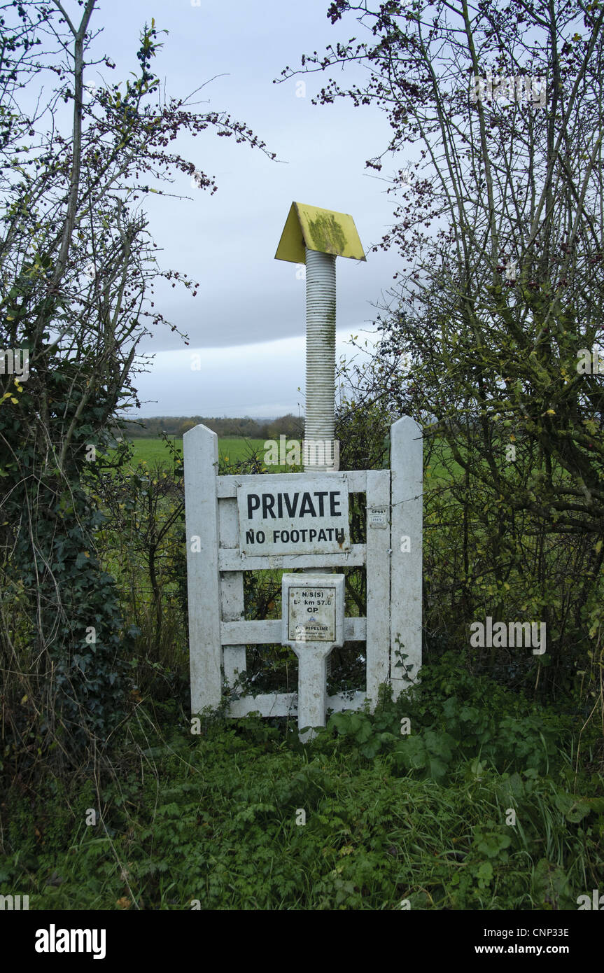 'Private, No Footpath' sign at site of oil pipeline, Slimbridge, Gloucestershire, England, january Stock Photo