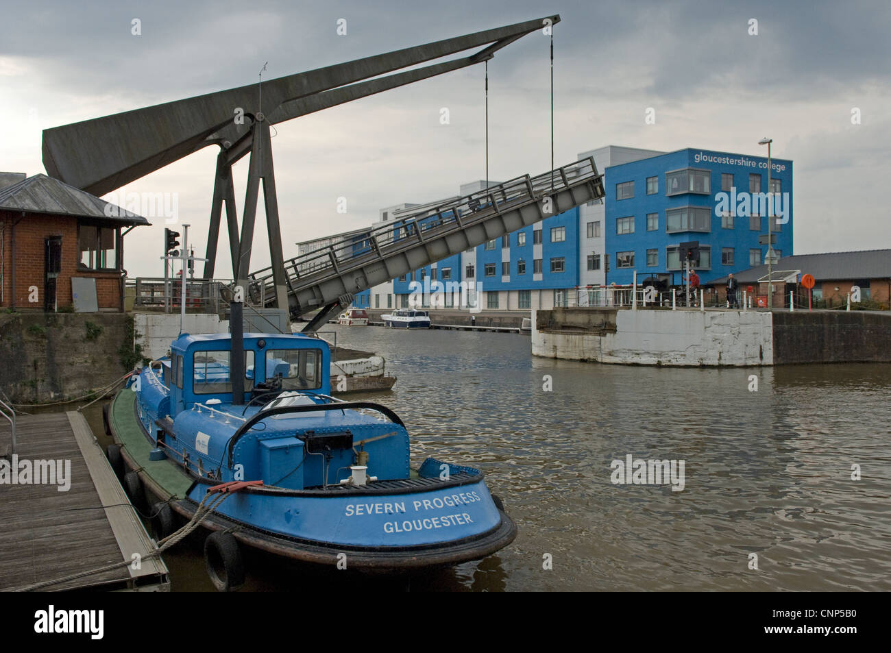 Lifting bridge and Gloucestershire College in the dock complex in