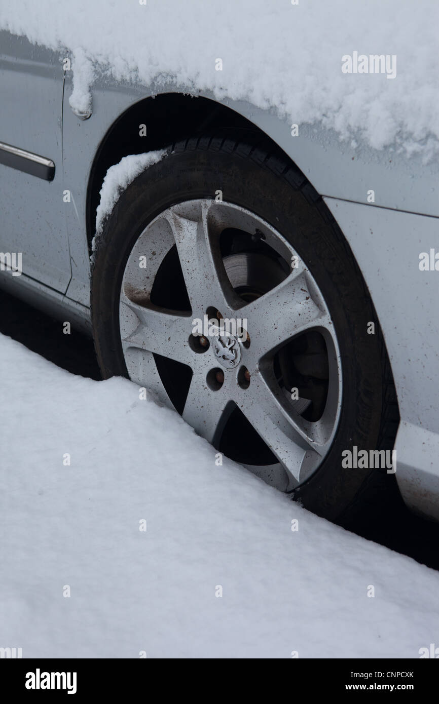 Car spin wheels snow hires stock photography and images Alamy