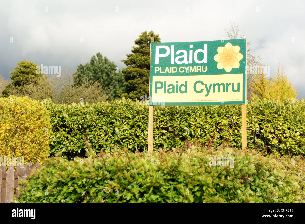 Plaid Cymru Sign campaigning for votes in the local government elections 2012 Stock Photo