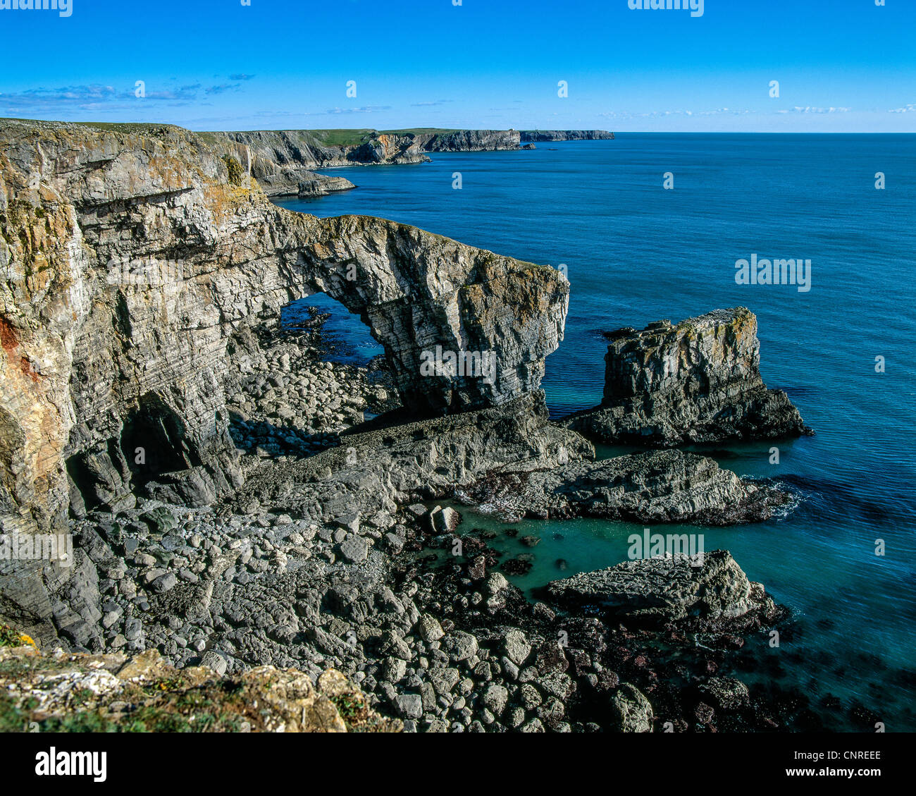 Natural cliff arch hi-res stock photography and images - Alamy