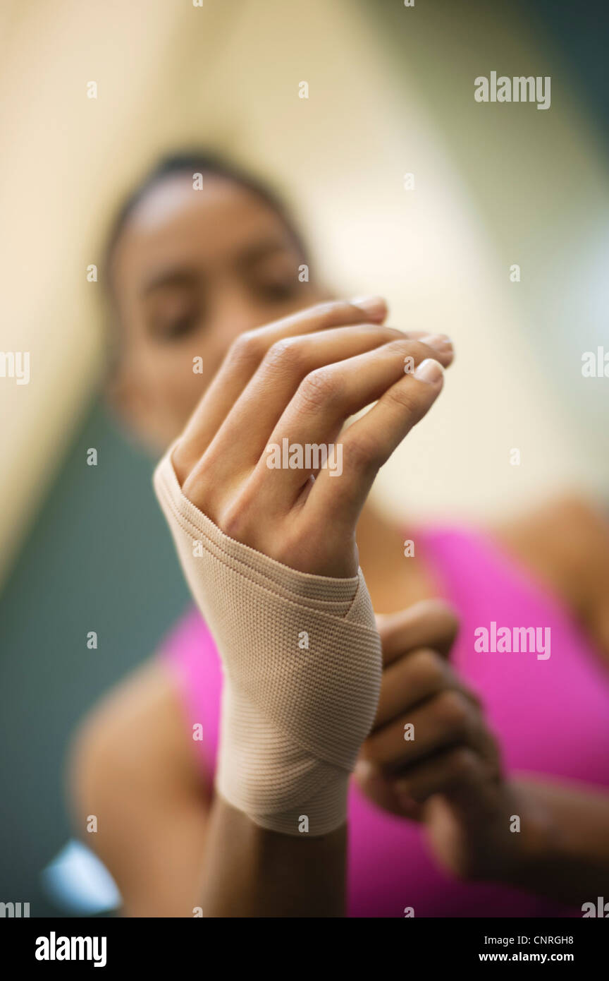 Women Wrapped Bandages Hi Res Stock Photography And Images Alamy