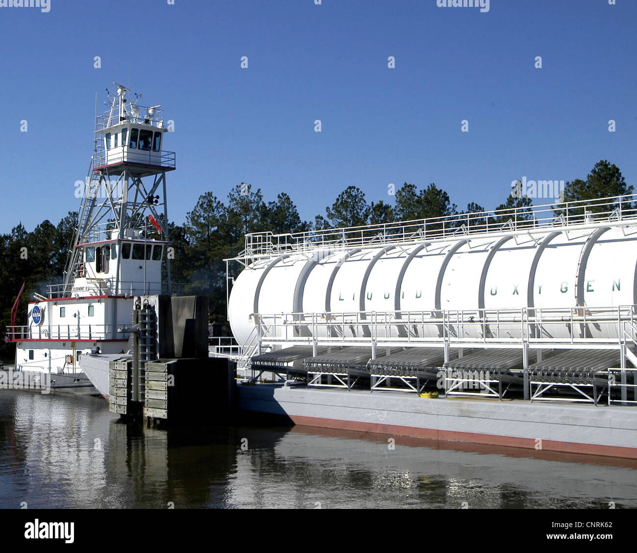 000 fuel barge moves hires stock photography and images Alamy