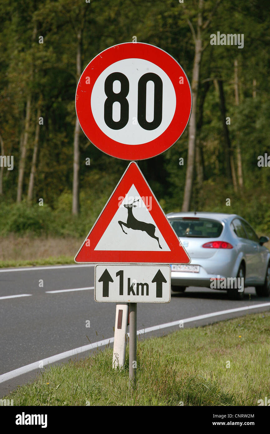 Car traffic sign deer crossing sign hi-res stock photography and images ...