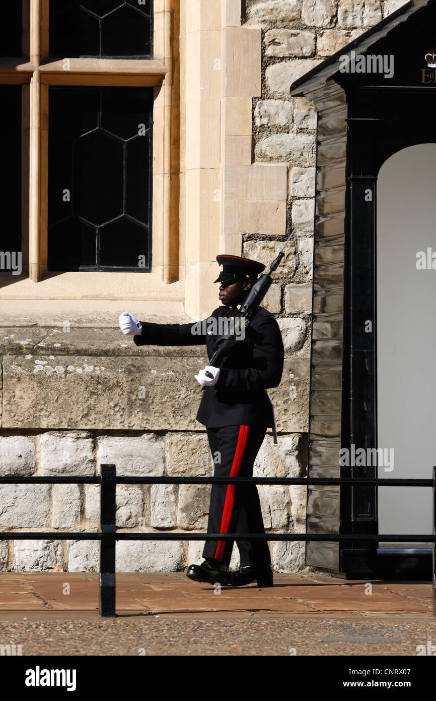 Tower of London - Sentry of the Queens Guard detachment at The Tower of ...