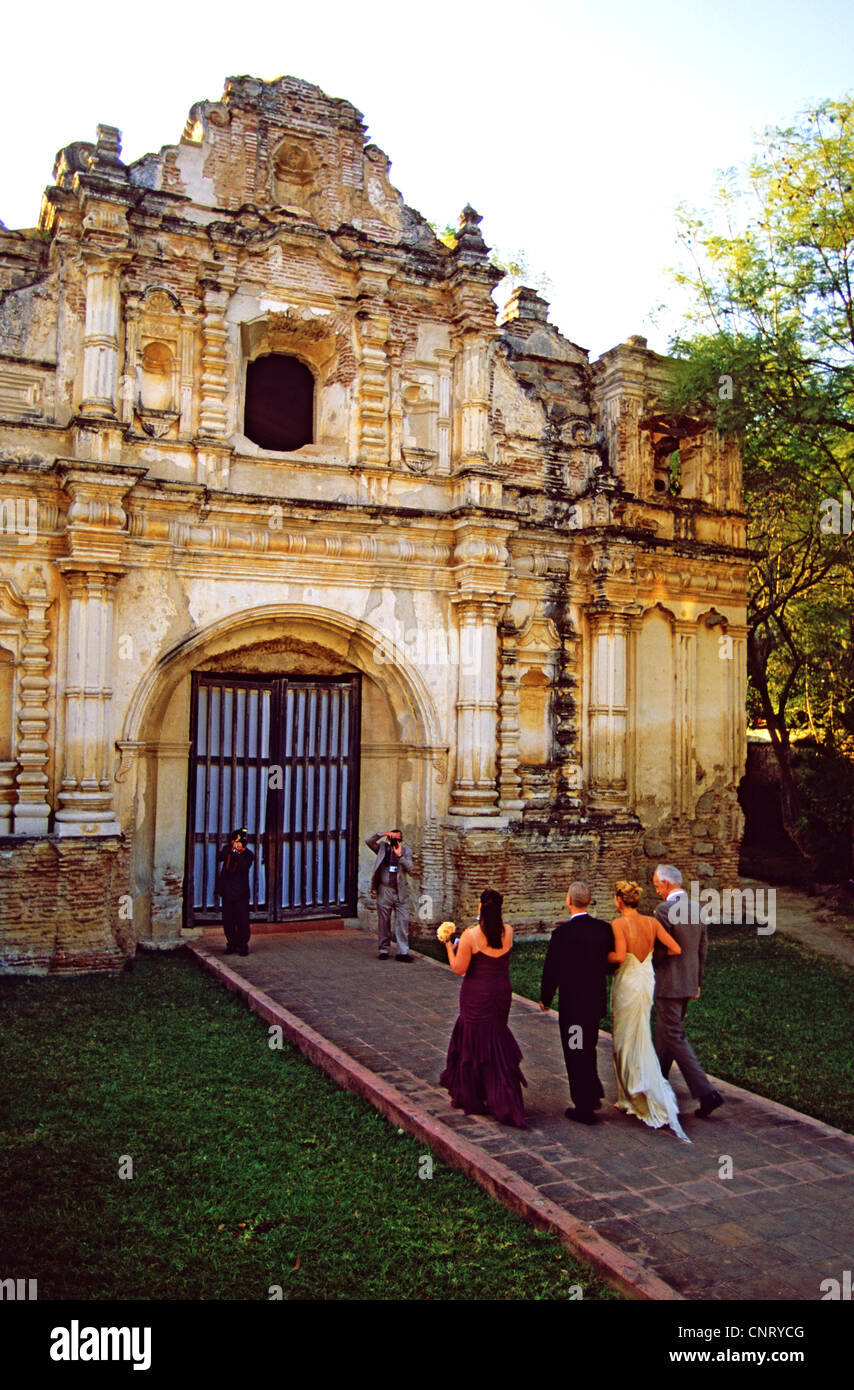 A Destination Wedding In Antigua Guatemala S San Jose El Viejo