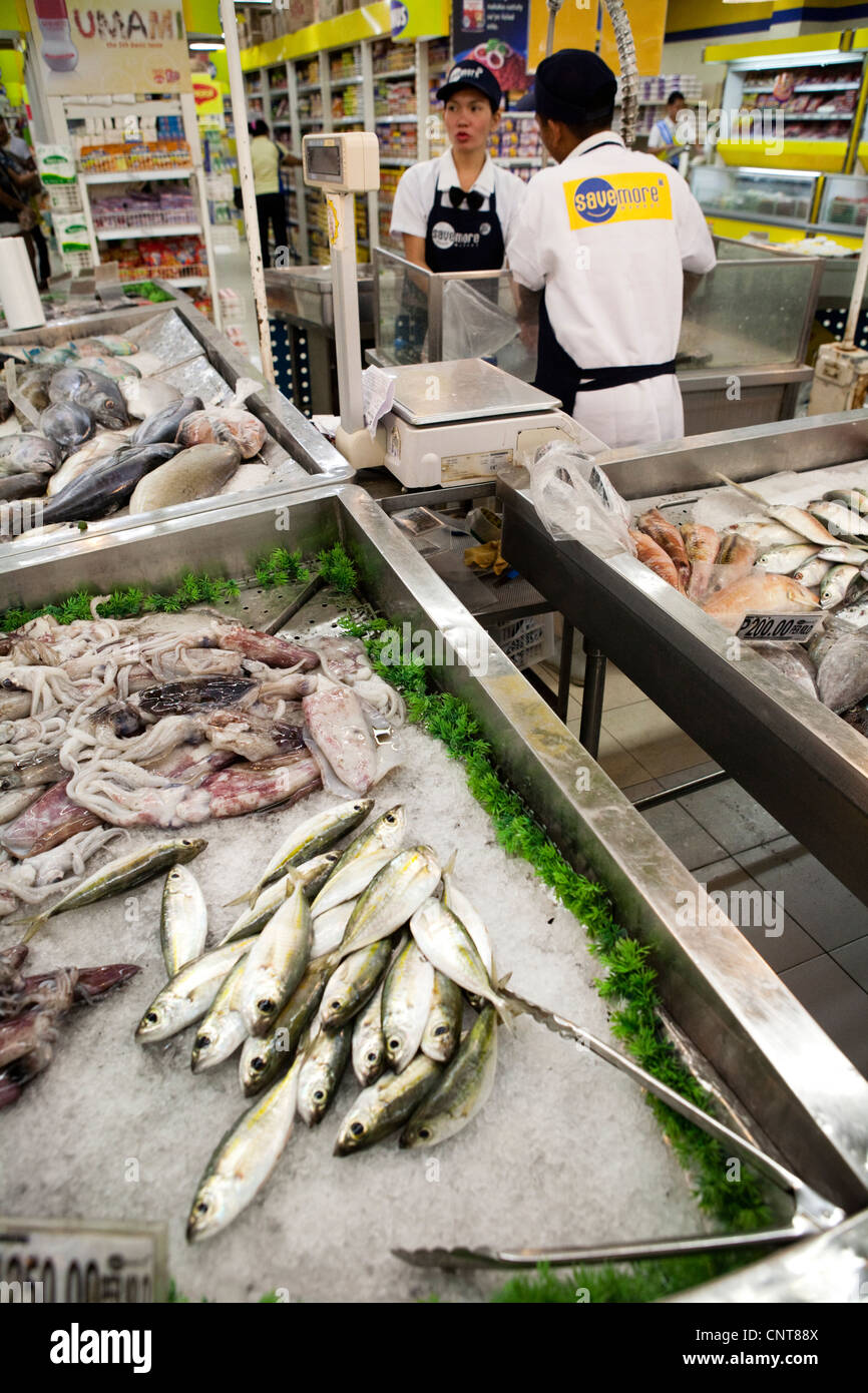 Fresh fish at Savemore Supermarket. Lapu-Lapu City, Metro Cebu, Mactan Island, Visayas, Philippines. Stock Photo