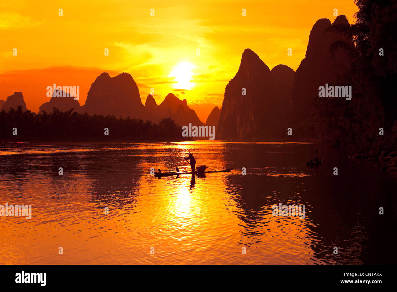 China，reflection，outdoors，Hill，Travel Destinations，Photography，day，mountain，nature，Non-Urban Scene，Local Landmark，li river， Stock Photo