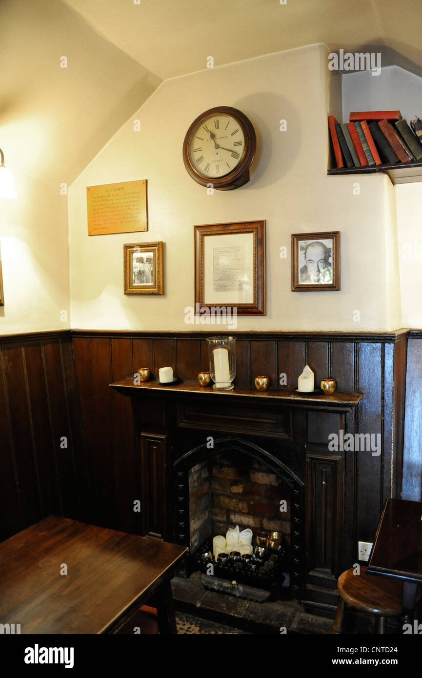 The Eagle And Child Pub In St Giles Oxford Interior View Stock Photo the-eagle-and-child-pub-in-st-giles-oxford-interior-view-stock-photo