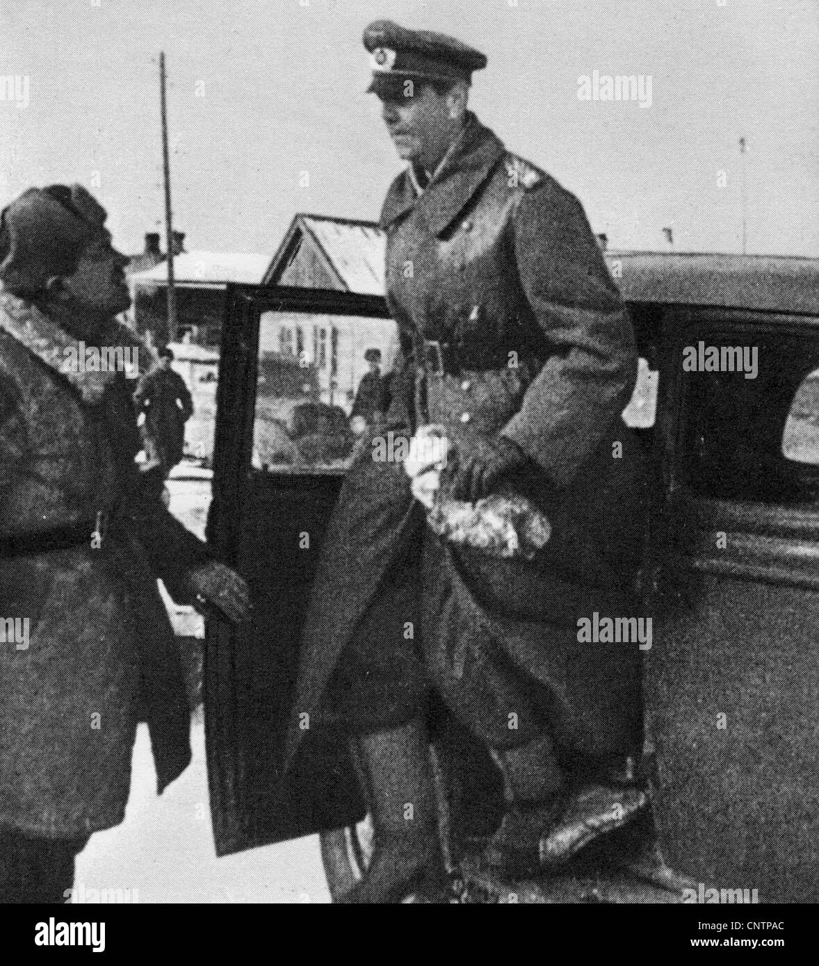 FIELD MARSHALL FRIEDRICH PAULUS (1890-1957) arriving at Russian HQ on 31 January 1943 after Battle of Stalingrad in 1942 Stock Photo