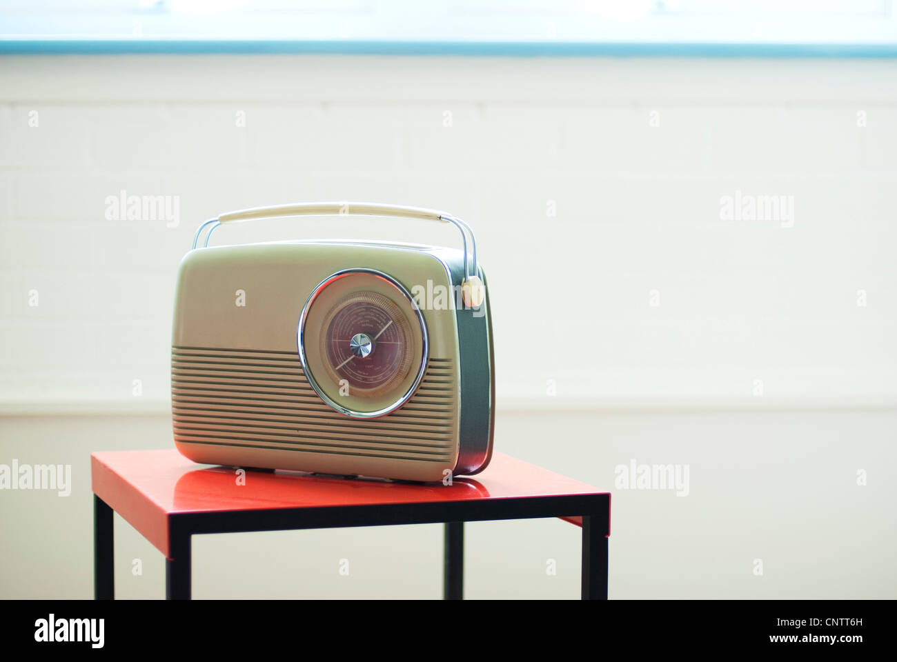 Vintage radio table hi-res stock photography and images - Alamy