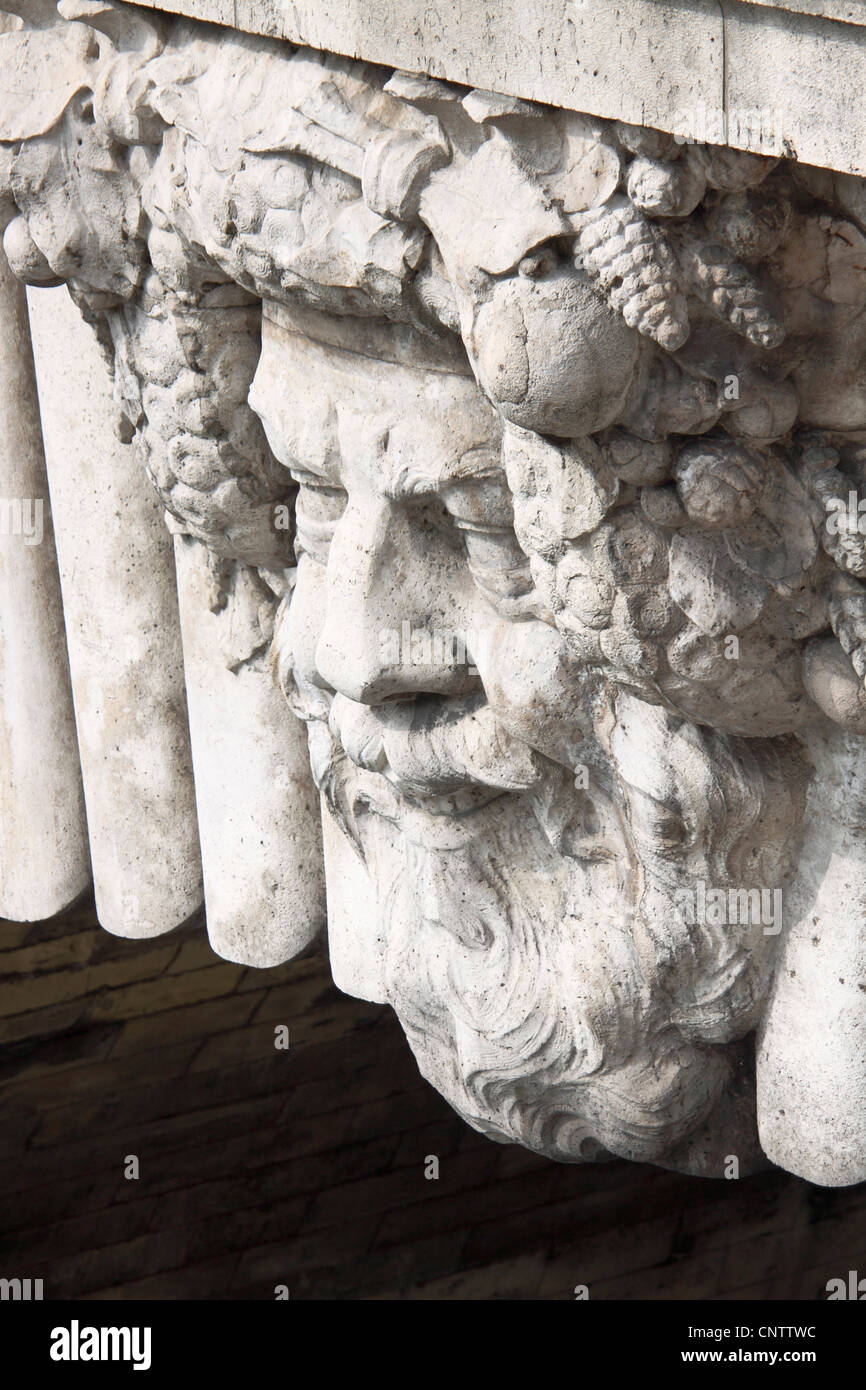 Bust carving hires stock photography and images Alamy