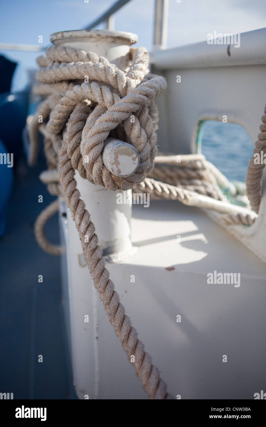 Ship mooring rope Stock Photo - Alamy