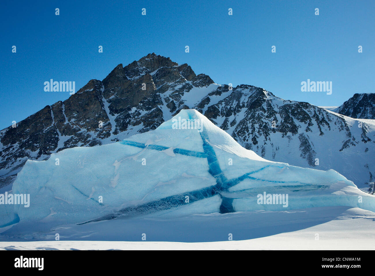glacier and mountain, Greenland, Ostgroenland, Tunu, Kalaallit Nunaat