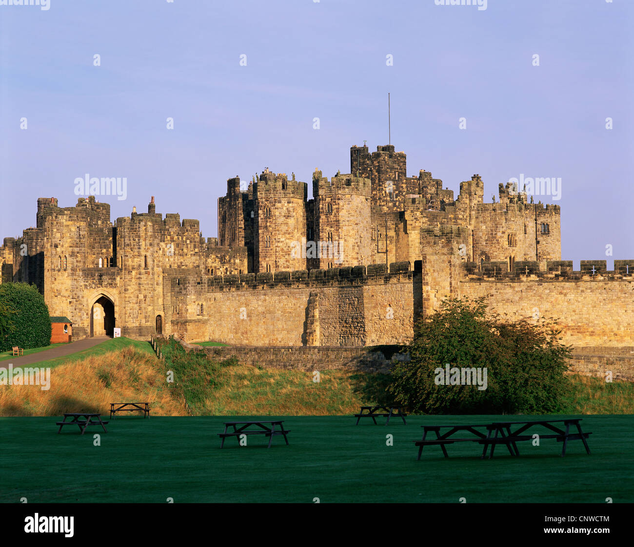 england-northumberland-alnwick-castle-stock-photo-alamy