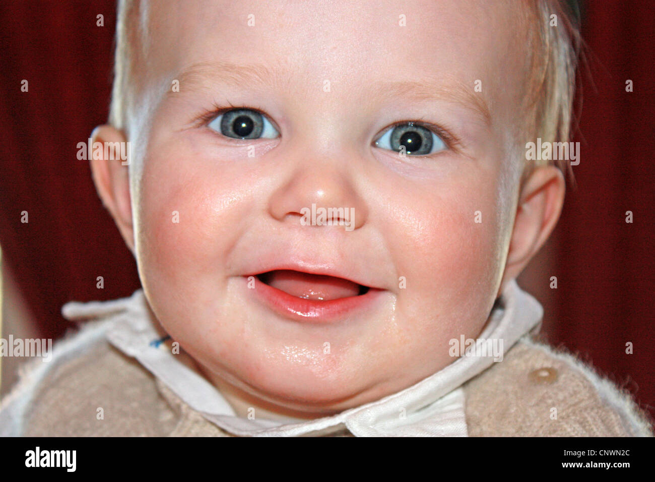 Child smiling close up hi-res stock photography and images - Alamy