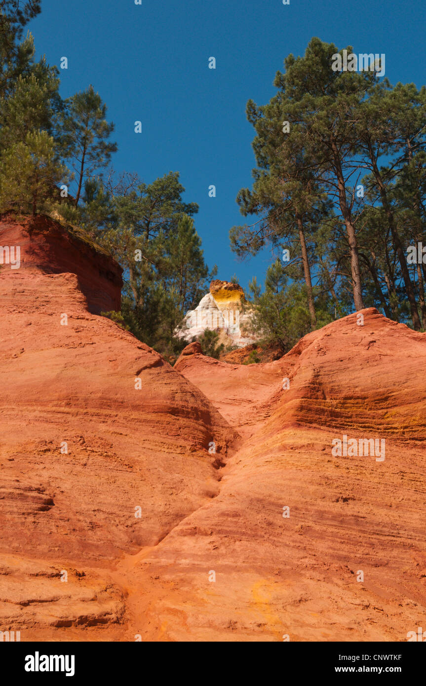 Orche Rocks Image the ochre rocks of Roussillon, France, Languedoc-Roussillon, Provence ...