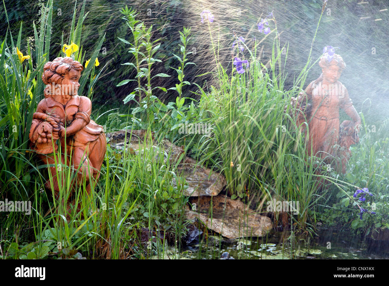 Pond and garden sculpture hi-res stock photography and images - Alamy
