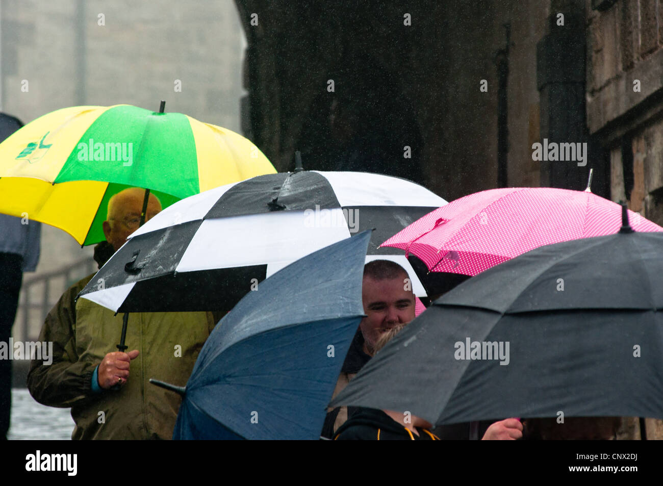Heavy rain umbrella uk hires stock photography and images Alamy